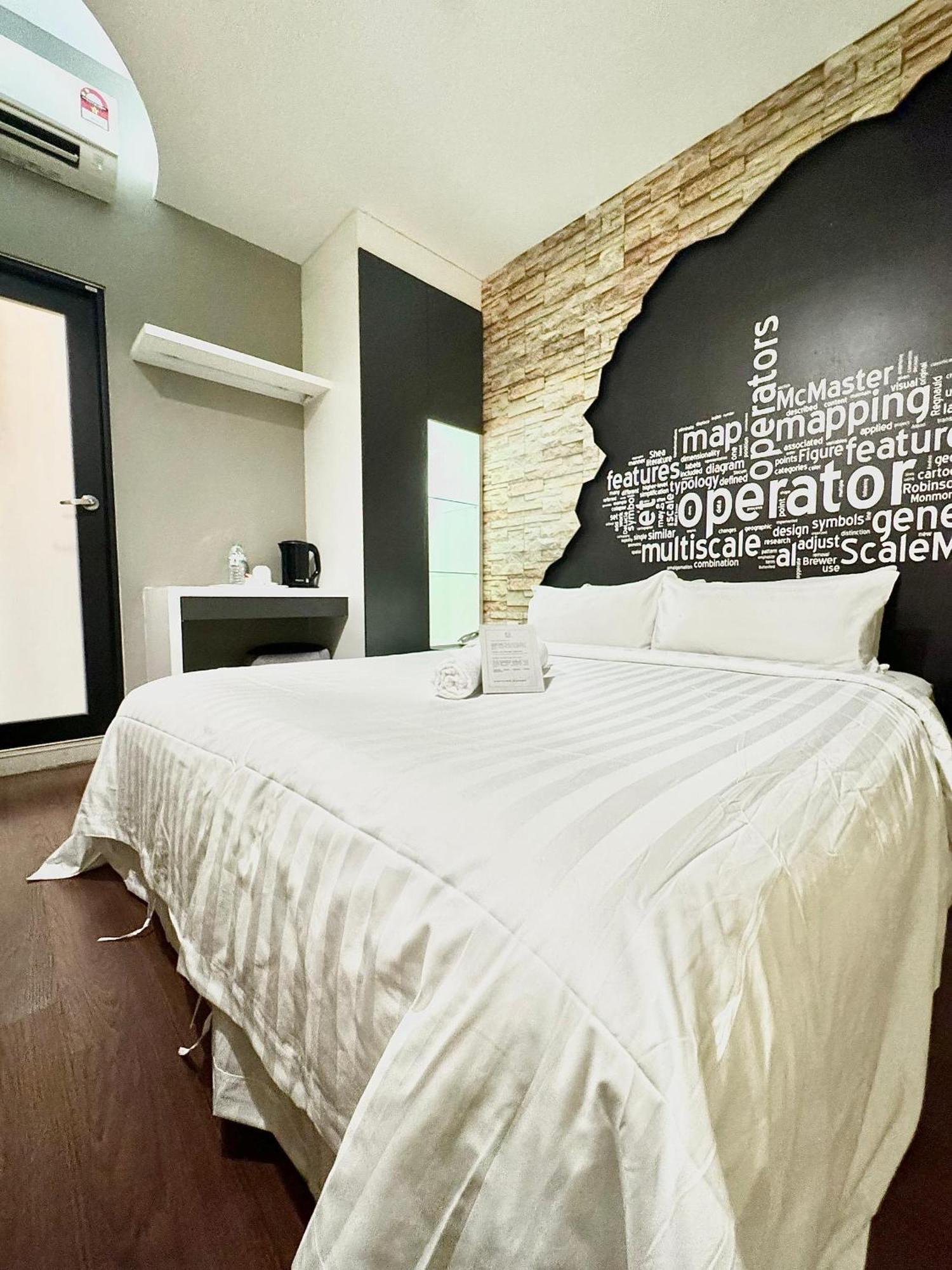 Chariton Hotel Nusa Bestari Джохор-Бару Экстерьер фото