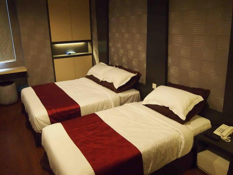 Chariton Hotel Nusa Bestari Джохор-Бару Экстерьер фото