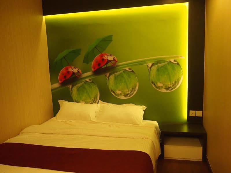 Chariton Hotel Nusa Bestari Джохор-Бару Экстерьер фото