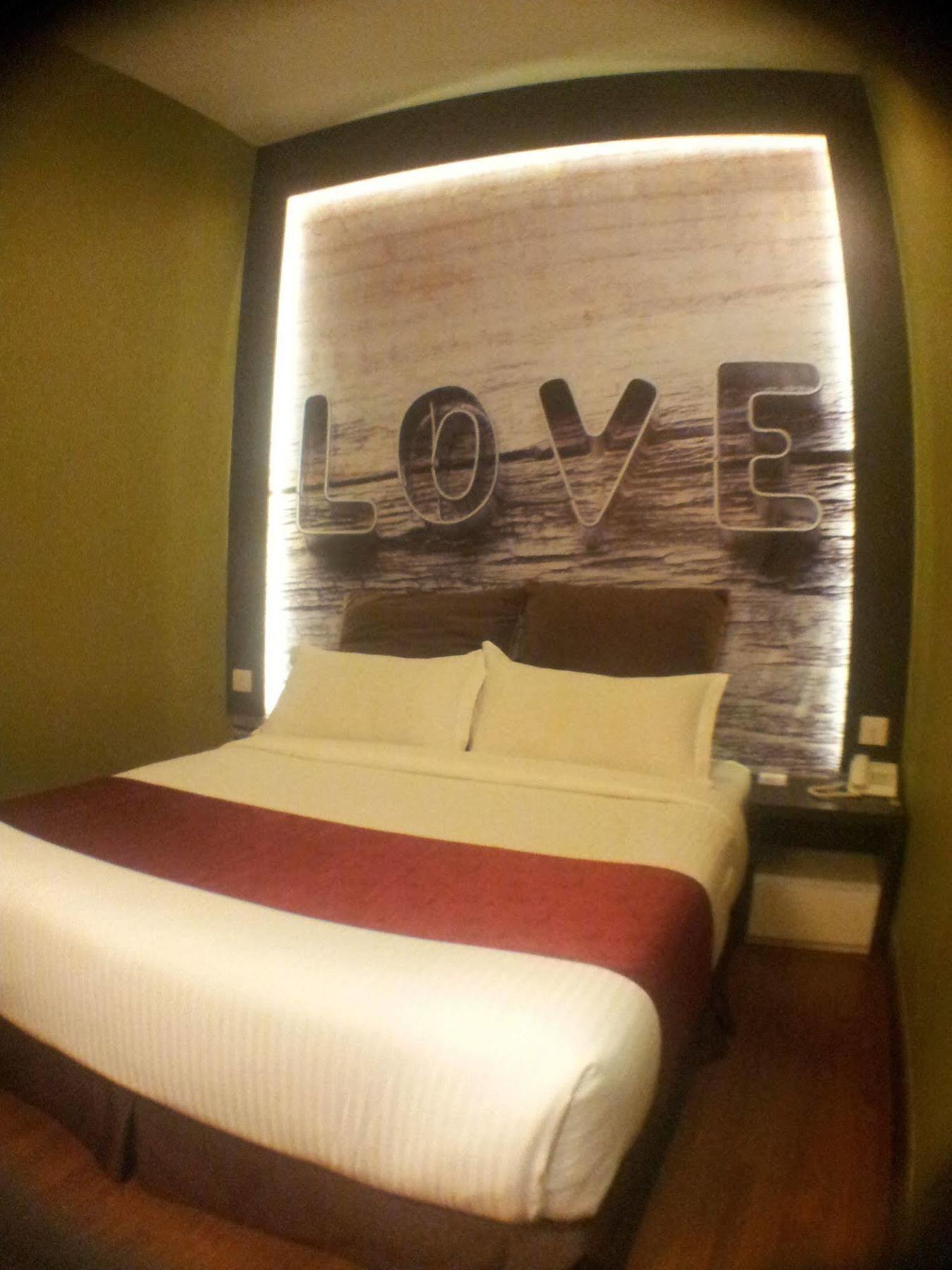 Chariton Hotel Nusa Bestari Джохор-Бару Экстерьер фото