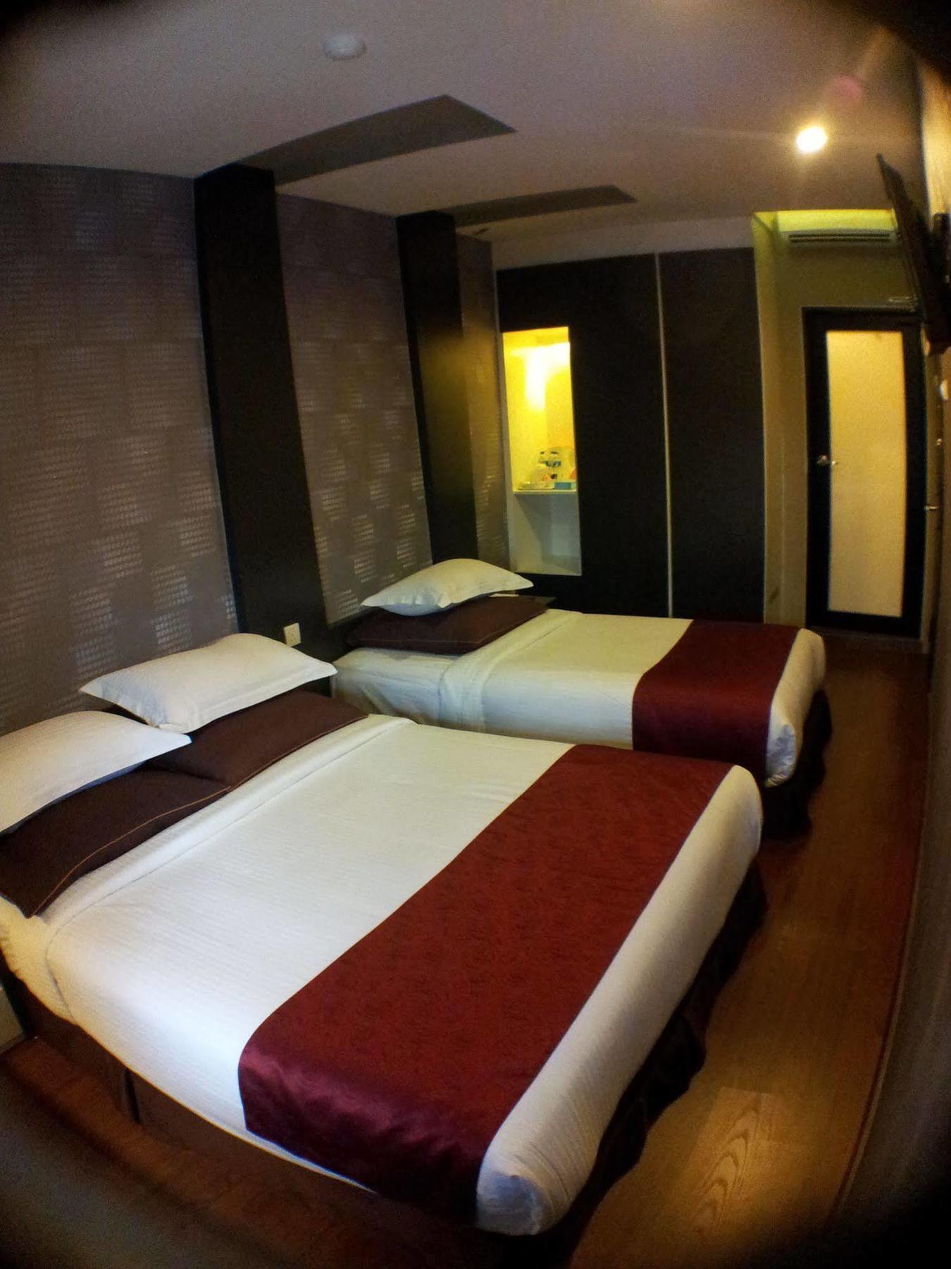 Chariton Hotel Nusa Bestari Джохор-Бару Экстерьер фото