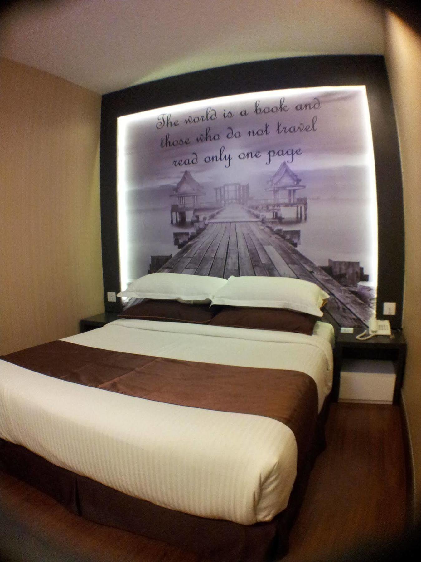 Chariton Hotel Nusa Bestari Джохор-Бару Экстерьер фото